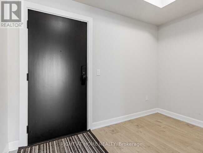 Photo - 3200 William Coltson Ave Unité 413