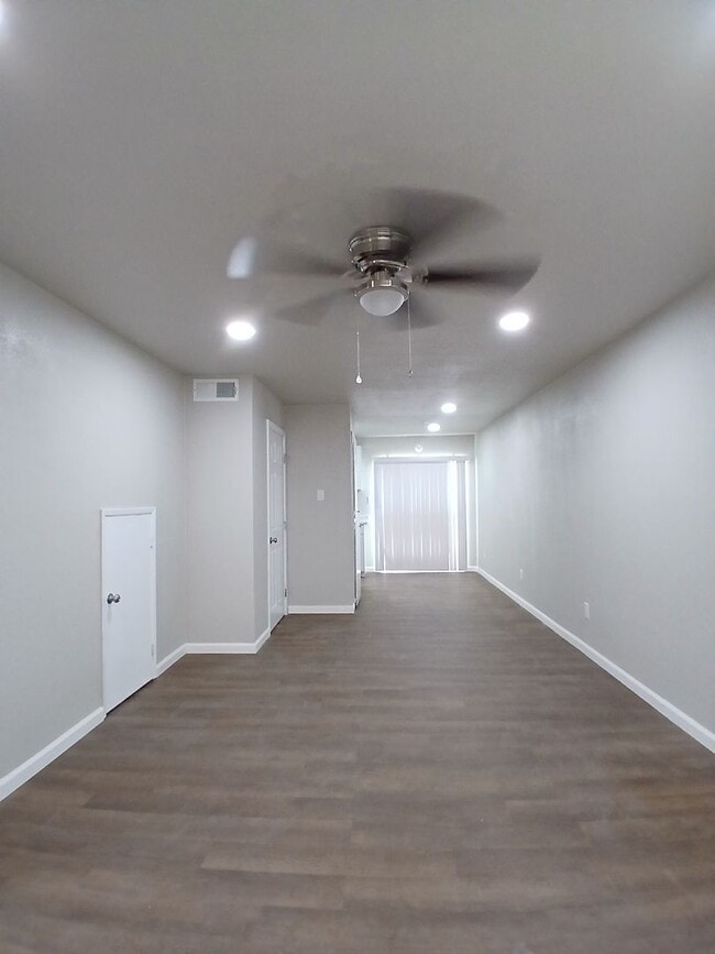 Photo - 305 N Lake Ave Unit Apt 1