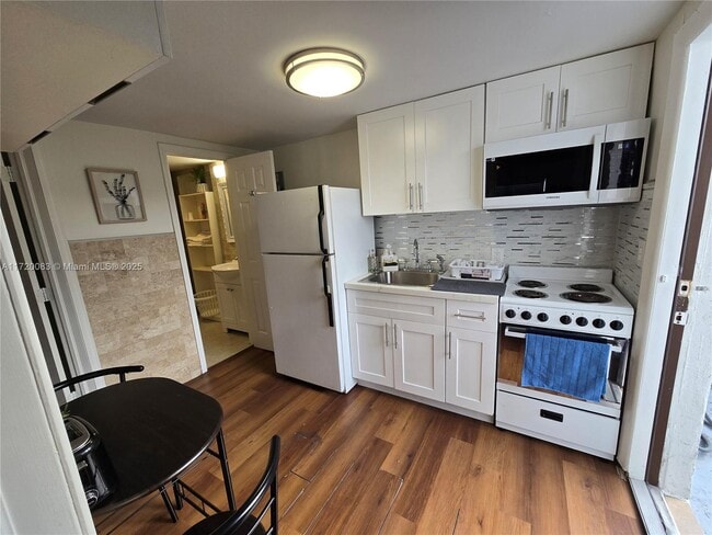 Photo - 5712 Hollywood Blvd Apartment Unit 1