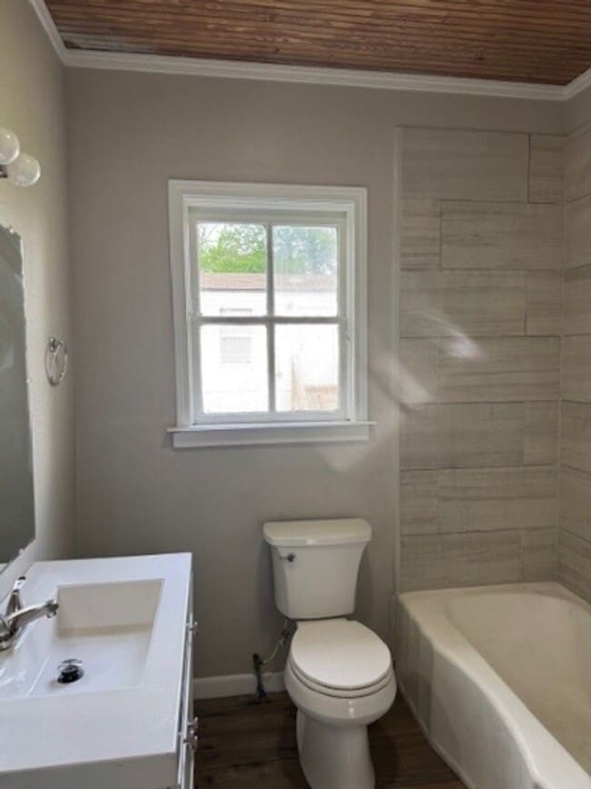 Photo - 408 E Michigan Ave