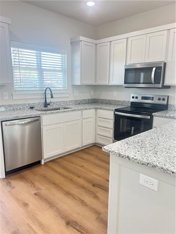 Photo - 552 Cosmos St