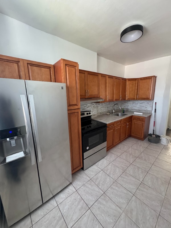 Building Photo - 531 Ashford St Rental