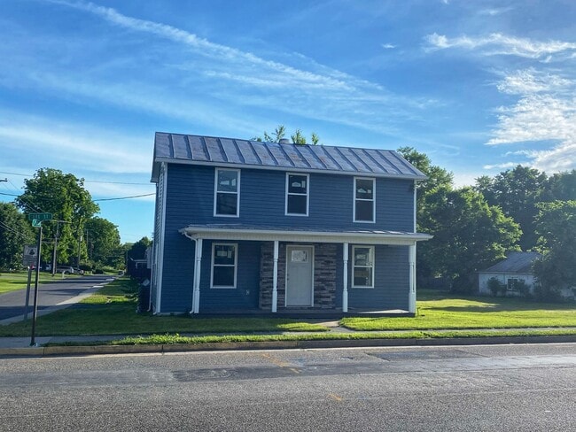 Building Photo - 227 E Lee St