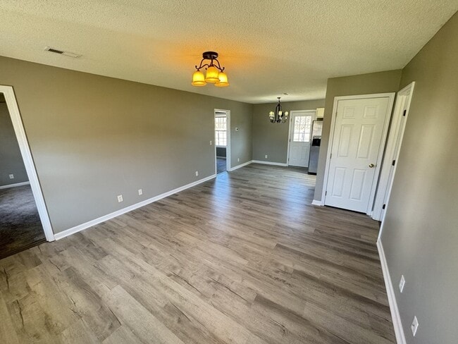 Photo - 105 Lorien Cir