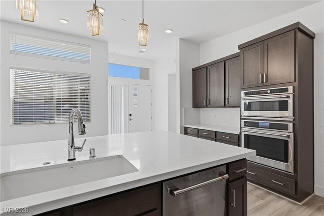 Photo - 9958 Valley St