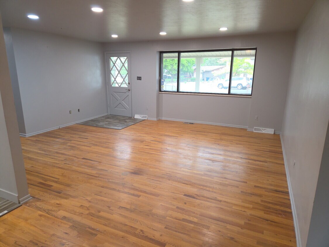 Photo - 437 S Vaughn Way (Aurora, CO)