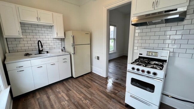 Photo - 732 Fairview Ave NE Unit Apt 2