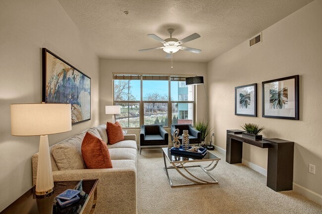 Área de la sala de estar de Hills at Sandy Station - Hills at Sandy Station