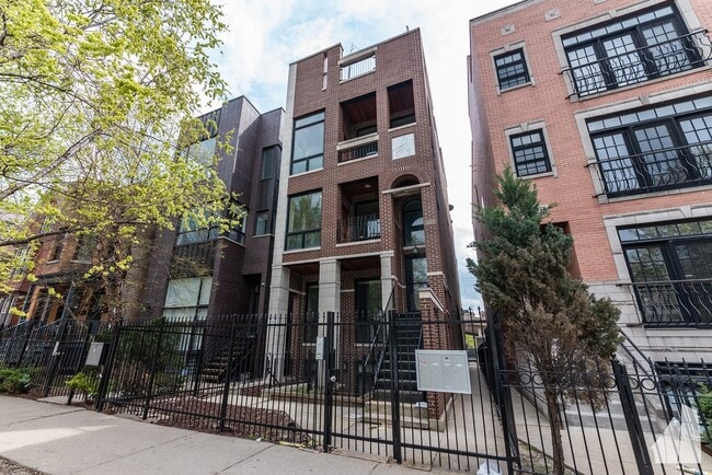 Photo - 1133 W Addison St Unit #  03
