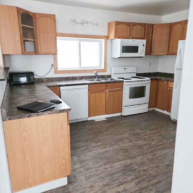 Photo - 13346 Charlie Lake Crescent