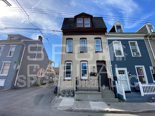 Building Photo - 28 E Maple St Unit 1R