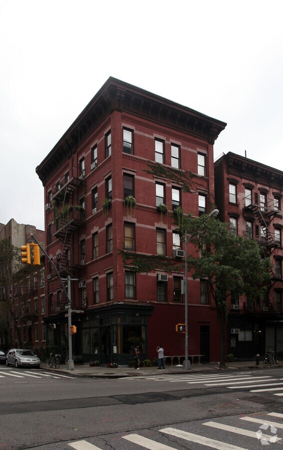 Primary Photo - 713 Washington St