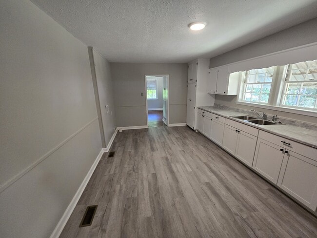 Photo - 137 Marshall Cir
