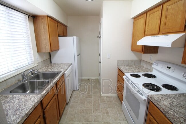 Photo - 633 W Idaho Ave