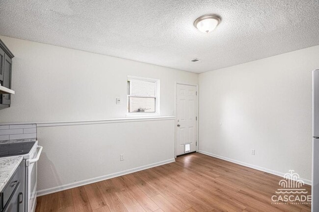 Photo - 639 N Queen Ridge Ct