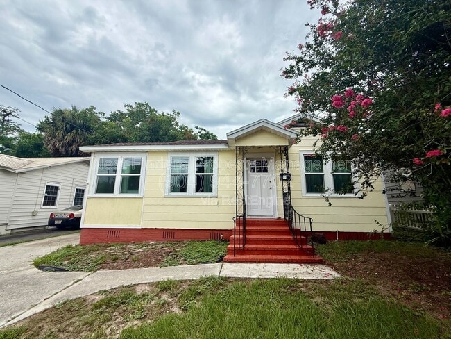 Building Photo - 5143 Palmer Ave