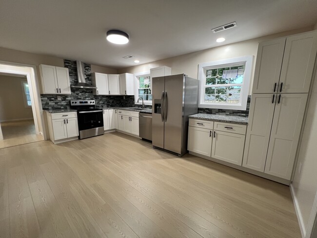 Photo - 1821 Freeport Rd NW