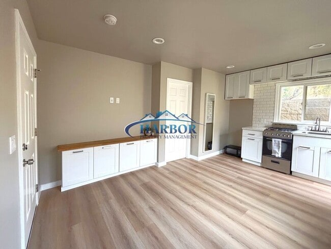 Photo - 543 W 5th St