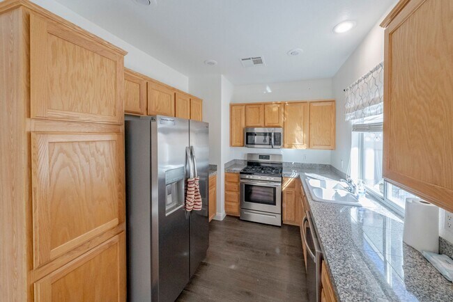Photo - 8146 Golden Flowers St