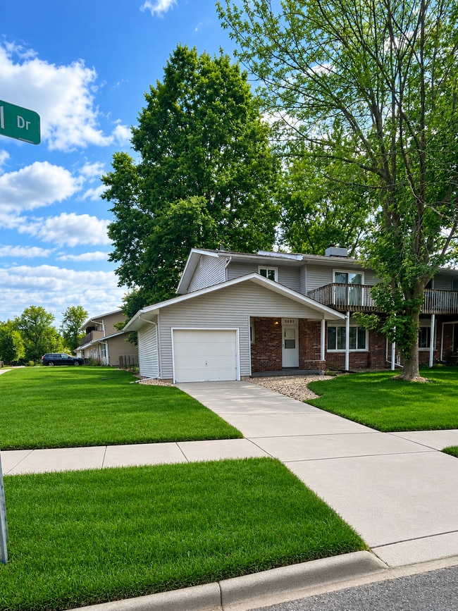 Photo - 3001 Churchill Dr