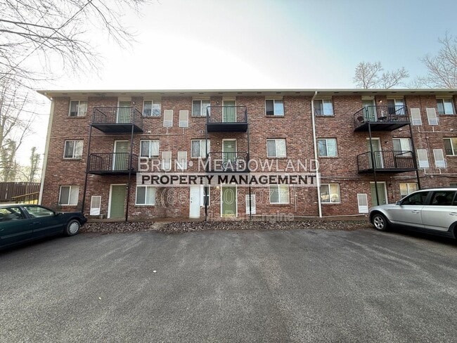 Building Photo - 502 E Red Bud Rd