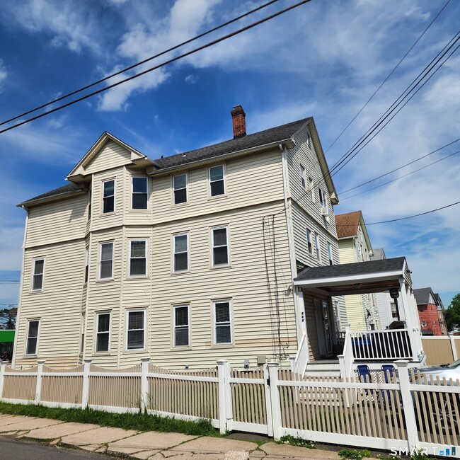Photo - 664 W Main St Unit #2