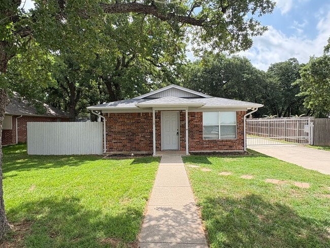 Building Photo - Charming 3 Bedroom 2 Bath, Decatur TX