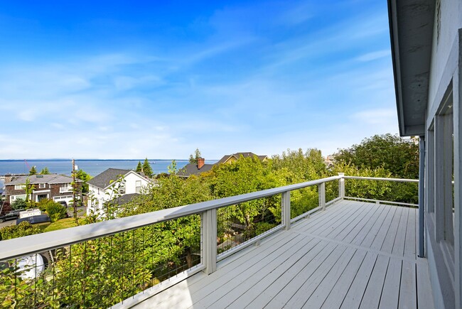 Building Photo - Charming 2-Bedroom Home with Stunning Wate...