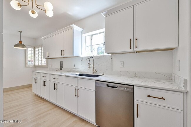 Building Photo - 63 W Windsor Ave