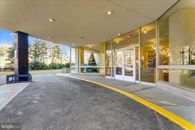 Photo - 4200 Cathedral Ave NW Unit 716