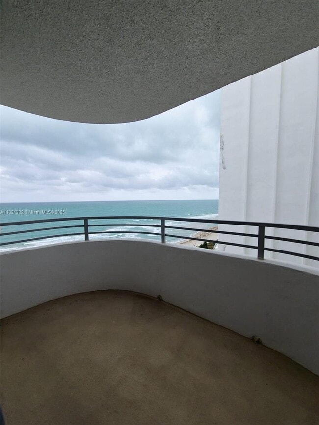 Photo - 5555 Collins Ave Unidad 16P