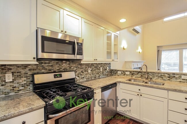 Photo - Modern Comfort Meets Urban Living in Seattle