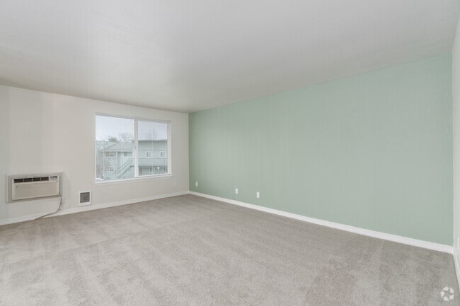 1BR, 1BA - 770SF - Living Room