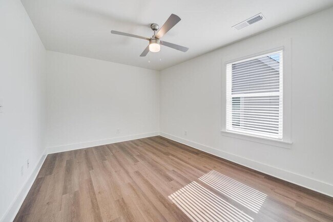 Photo - Primary bedroom on main level with bonus l...