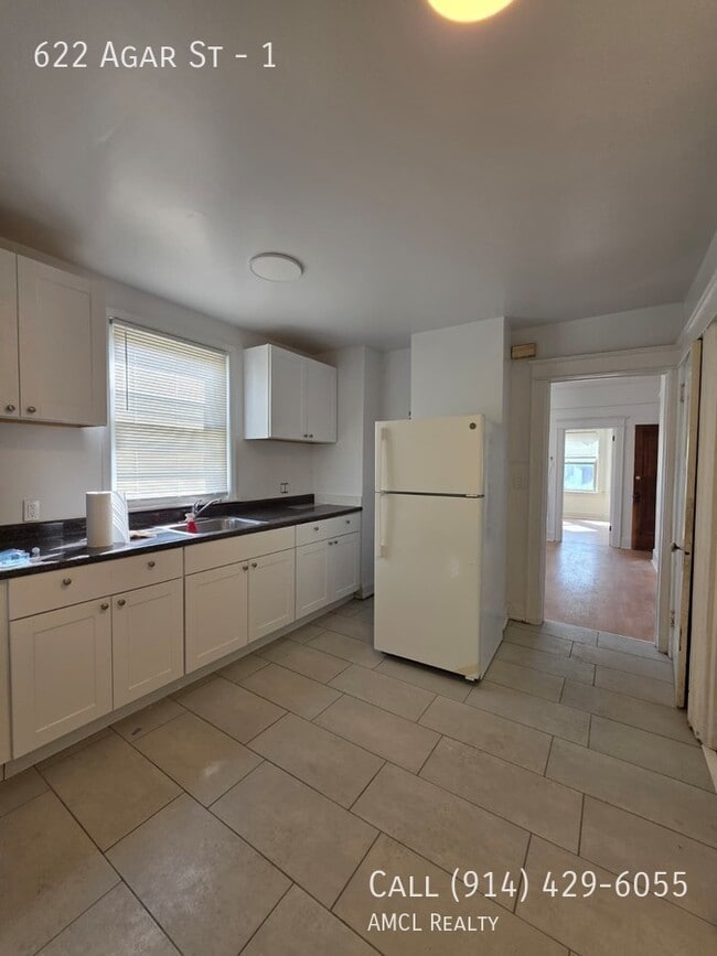 Photo - 622 Agar St Unit 1