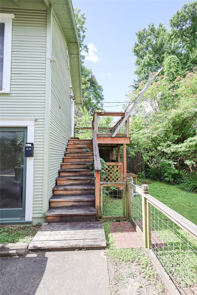 Photo - 618 E 12th St