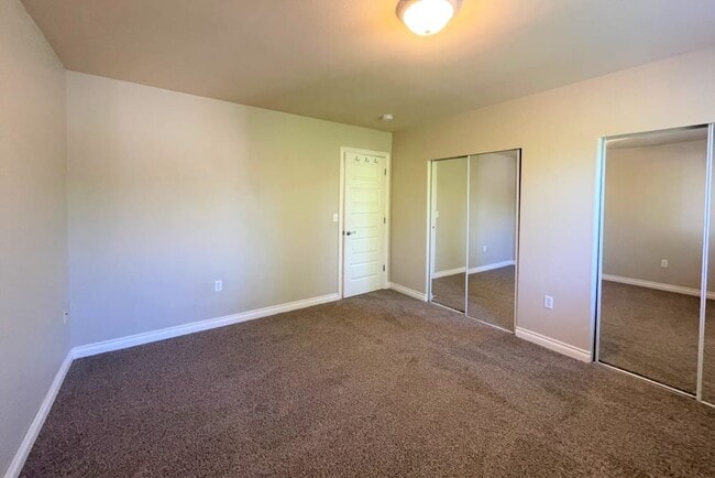 Photo - 325 Lind Ave SW Unit 1