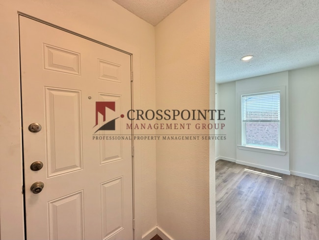 111 N Gatewood Dr