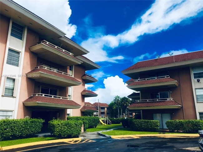 Building Photo - 17600 NW 68th Ave Unit B3006