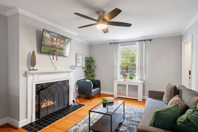 Building Photo - 305 E Braddock Rd Rental