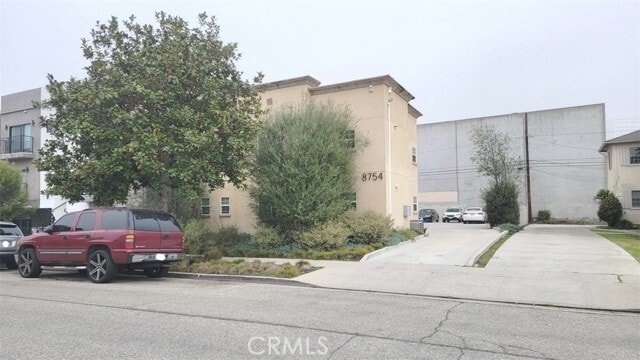 Building Photo - 8754 Reading Ave Unit 3