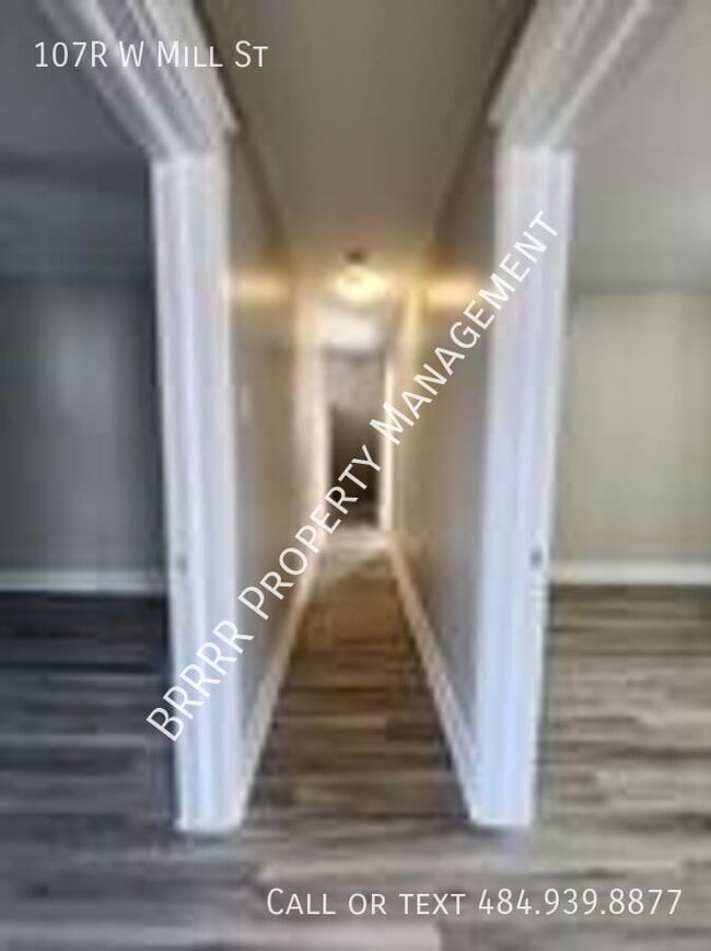 Photo - 107 W Mill St