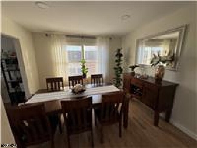 Photo - 261 Schuyler Ave