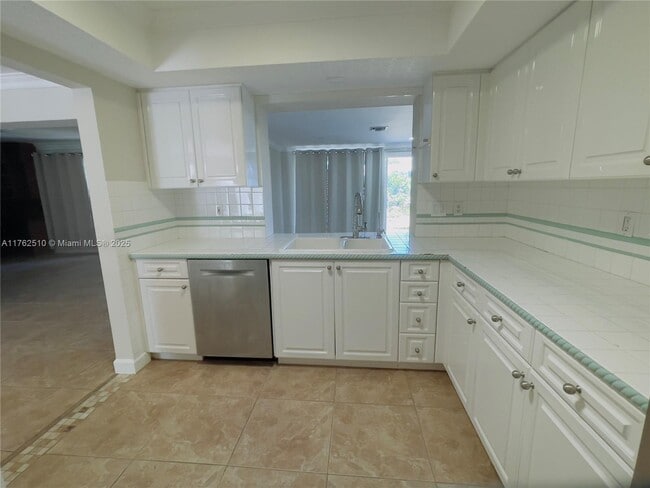Photo - 349 NE 31st St