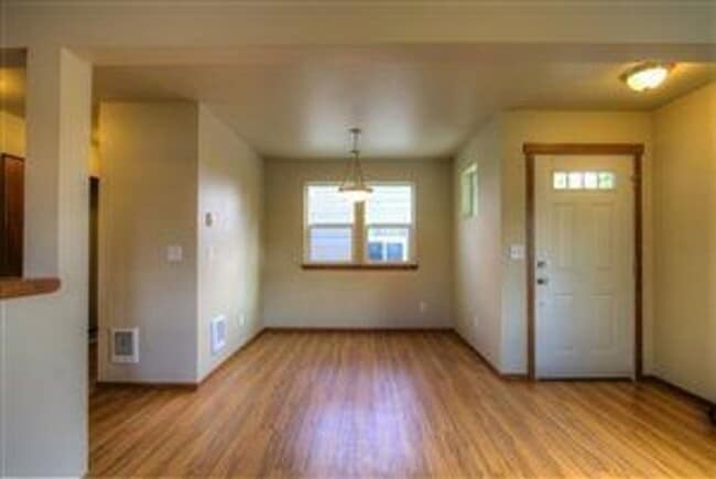 Photo - Lease Take Over - 1 bd in a 4 bd house
