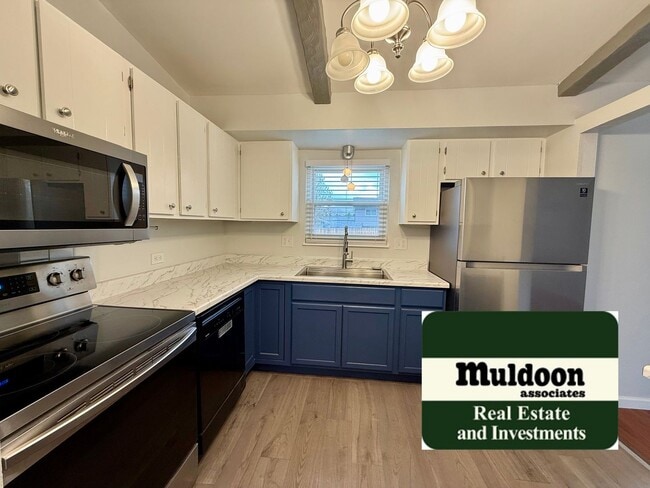 Photo - 3 Bedroom Tri Level with Spacious Yard 80918