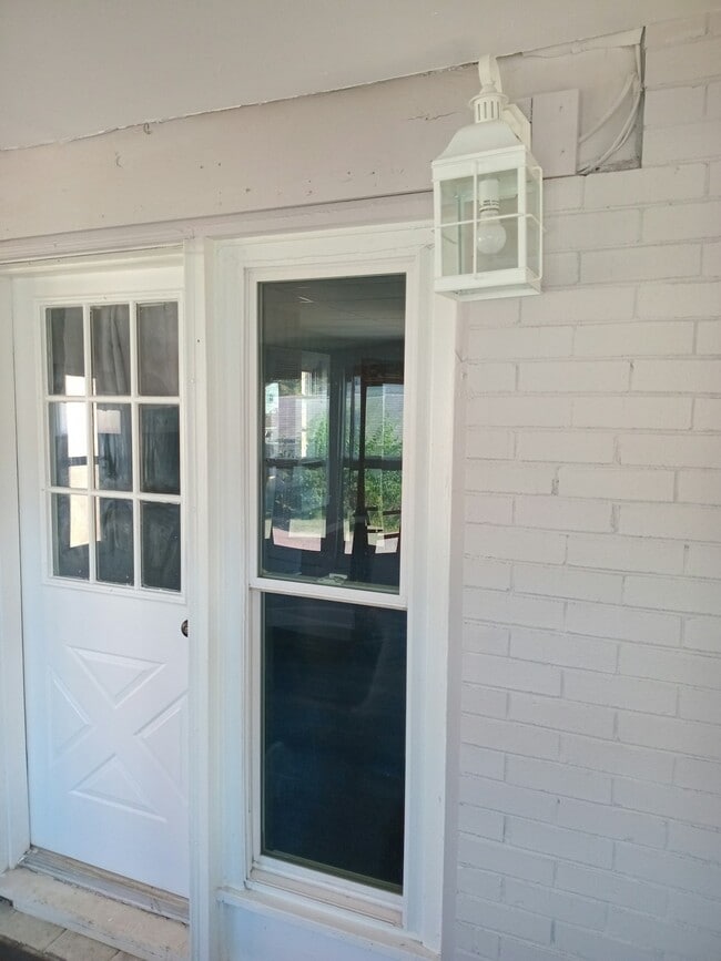 Building Photo - 2247 Charles St Rental