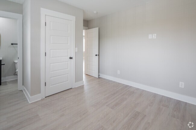 1 habitación, 1,5 baños - 750 pies cuadrados - Dormitorio - The Monarch Downtown Apartamentos