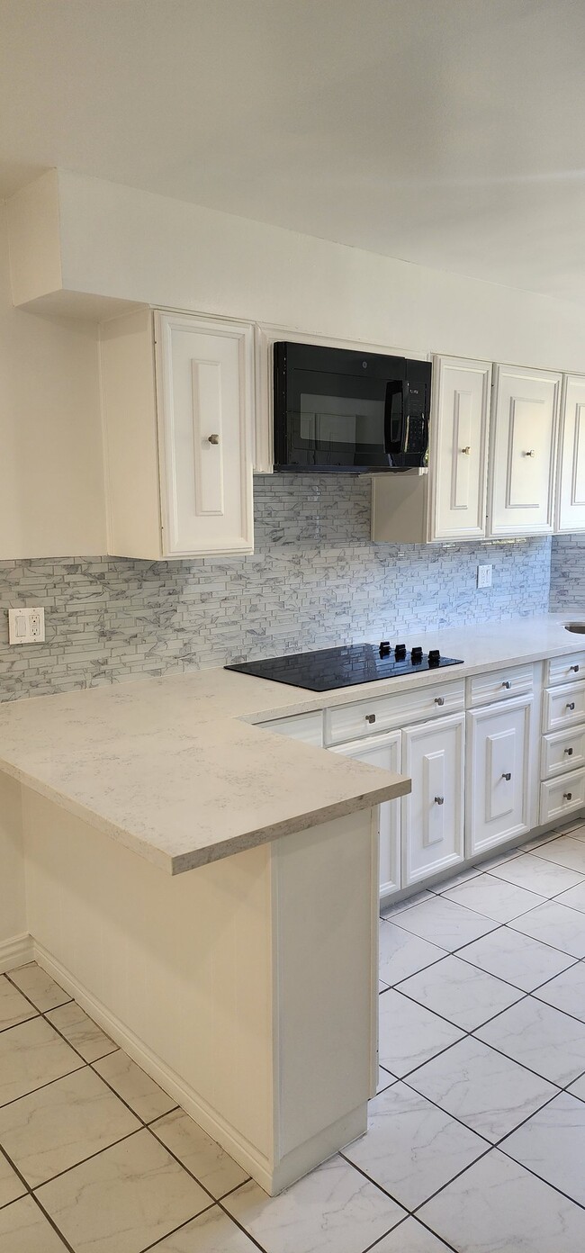 Photo - 303 N Swall Dr Unidad 301