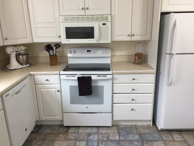 Photo - 944 Juniper St